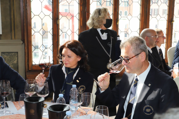 Vinetia.it 2022: AIS Veneto presenta la guida dedicata ai vini veneti