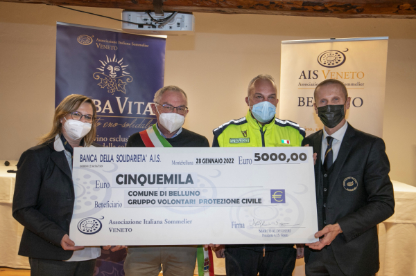 AIS Veneto: donati 5.000 euro grazie all'apribottiglie solidale 